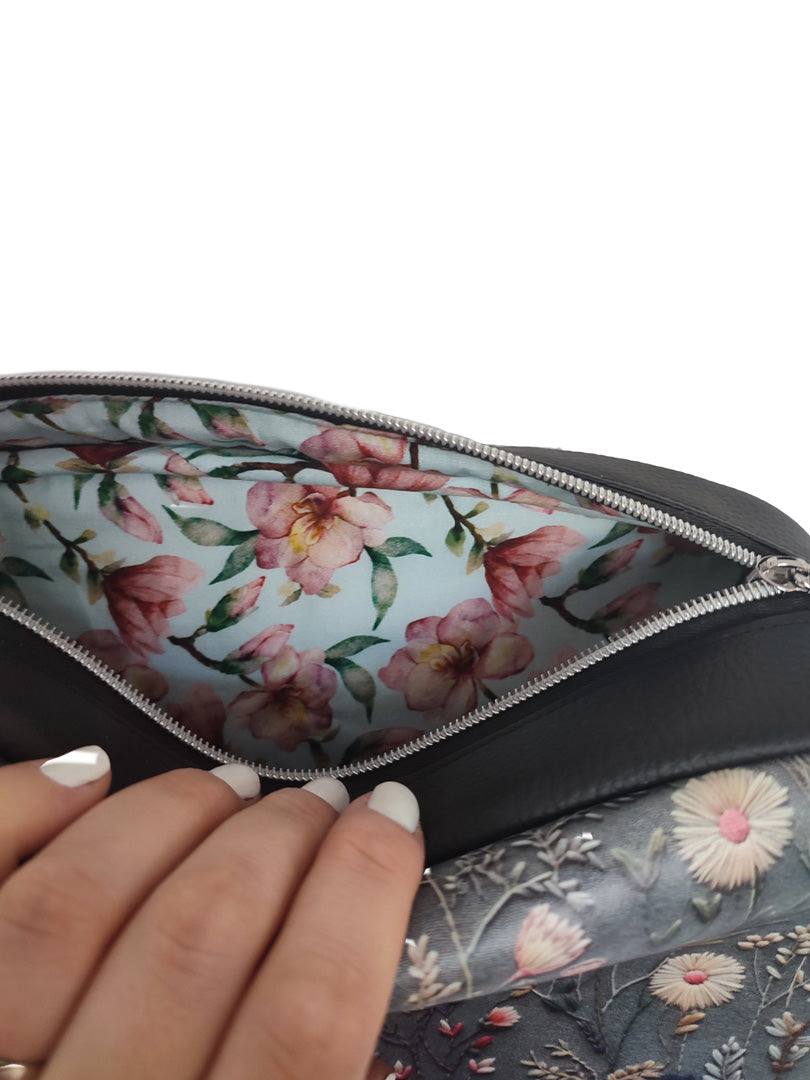 Dámská crossbody kabelka Vyšívaná